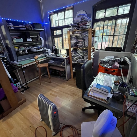 Meet your Posher, Miss Decades - Picture 3 of 9